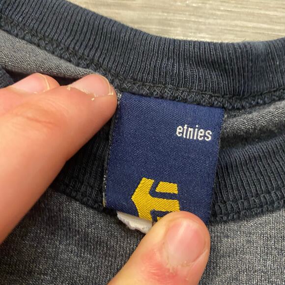 VINTAGE ETNIES BLACK LONGSLEEVE SHIRT LARGE SKATE Y2K - Picture 6 of 8